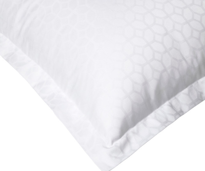 home-by-tempur_pillow-corner-white-pattern-angled-left_05-006_1690622816-4370e6c8788808dc8be89c8a185ac526.jpg